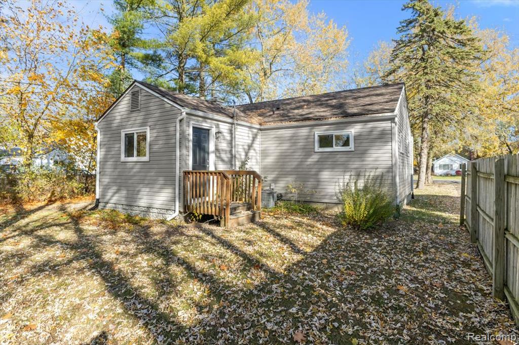 5051 Sashabaw Road, Clarkston, MI — Photo 23