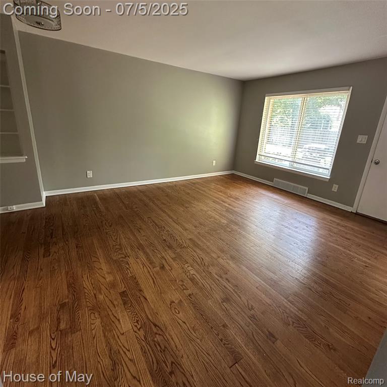 587 E 14 MILE Road, Birmingham, MI 48009 — Photo 11