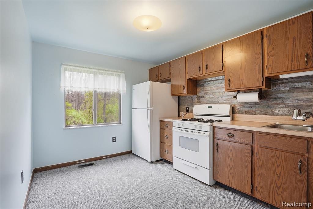 1525 E Dawson Road, Milford, MI 48381 — Photo 22