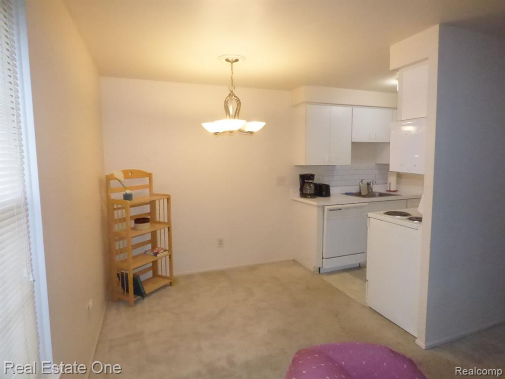 108 Princeton Drive, South Lyon, MI 48178 — Photo 8
