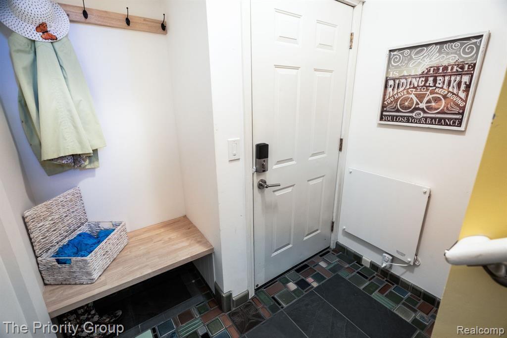 108 EVERGREEN Trail, Lake Orion, MI 48362 — Photo 4