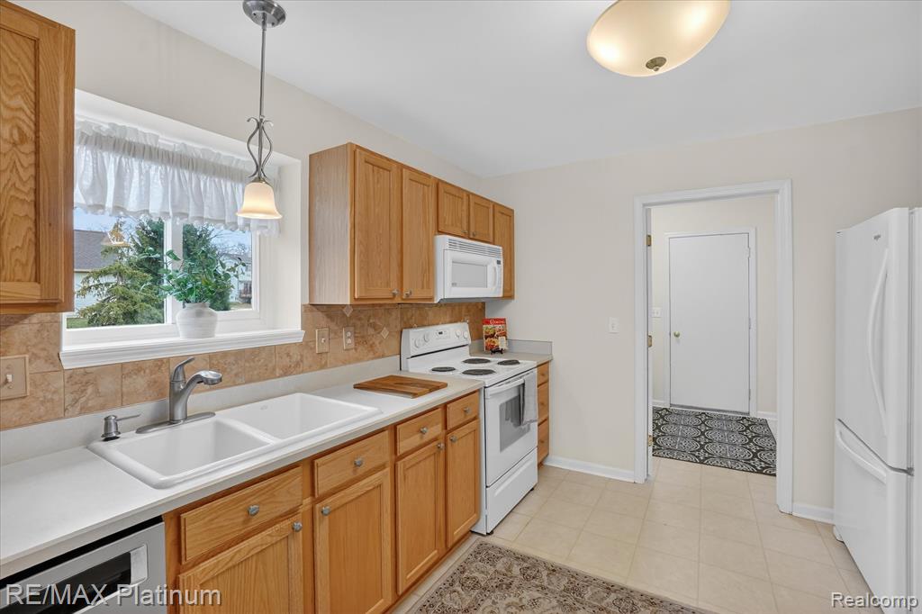 3341 DEWDROP, Howell, MI 48843 — Photo 16