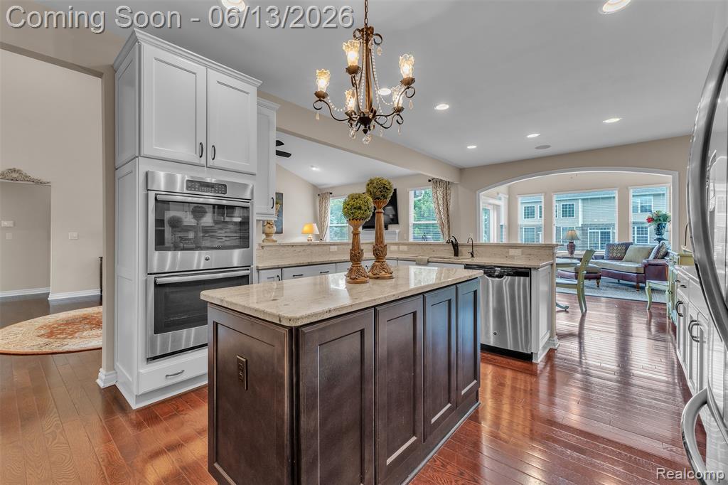 23719 Stoneleigh Drive, South Lyon, MI 48178 — Photo 4