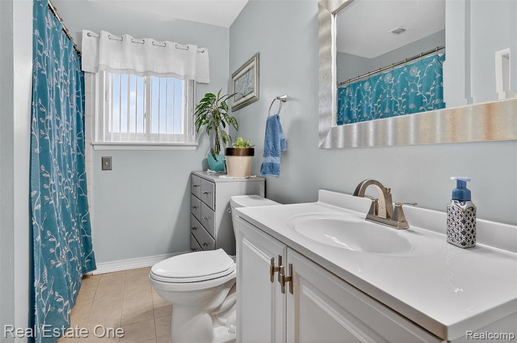 8232 Hillcrest Boulevard, Westland, MI — Photo 11
