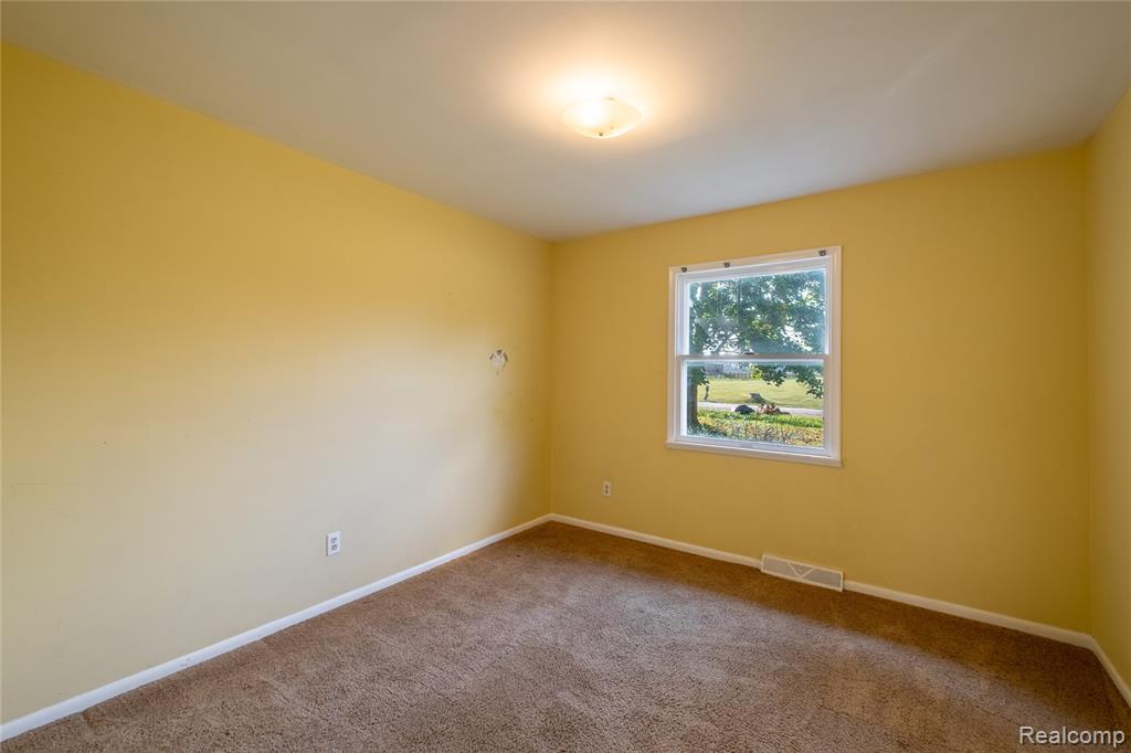 9187 Nichols Road, Gaines Vlg, MI 48436 — Photo 11