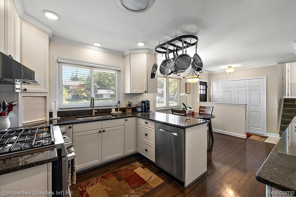 6756 Spruce Drive, Bloomfield Hills, MI 48301 — Photo 11
