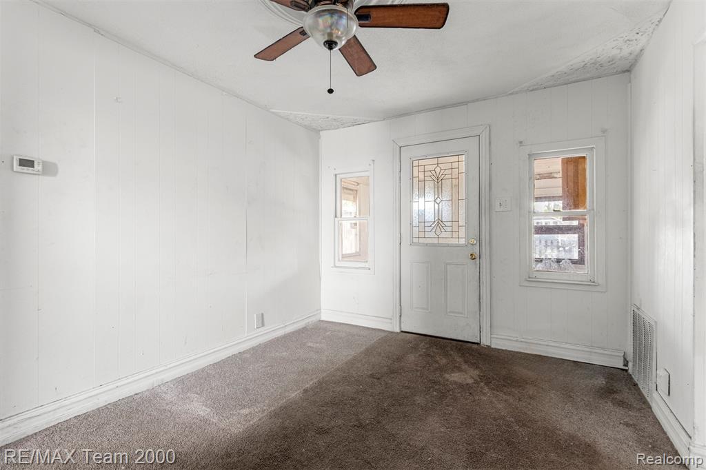533 E Milton Avenue, Hazel Park, MI 48030 — Photo 4