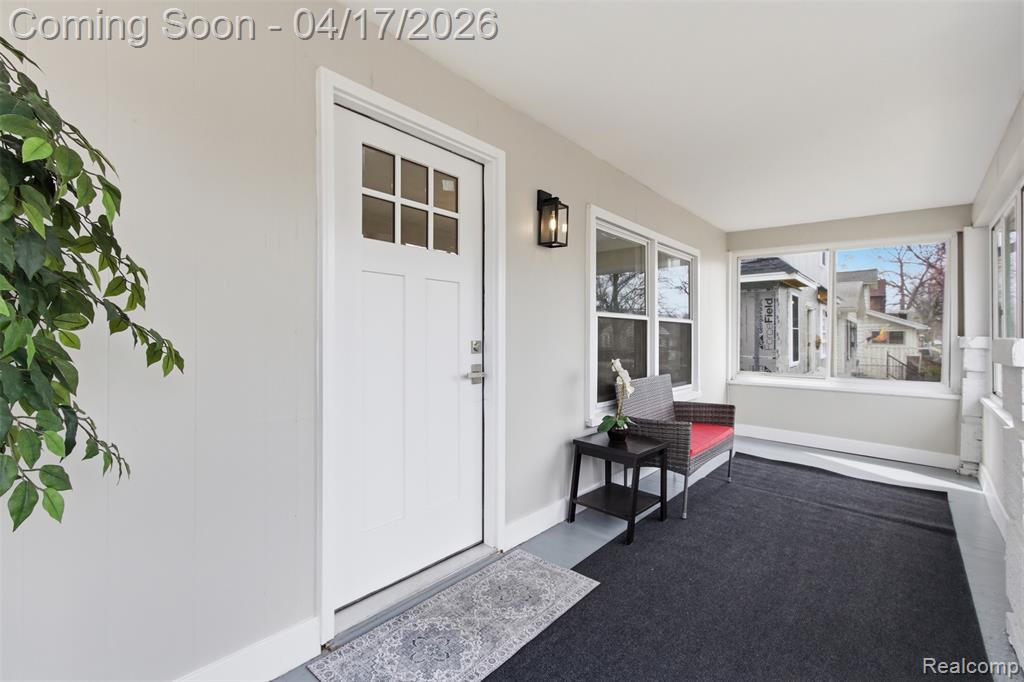 560 E Drayton Street, Ferndale, MI 48220 — Photo 2
