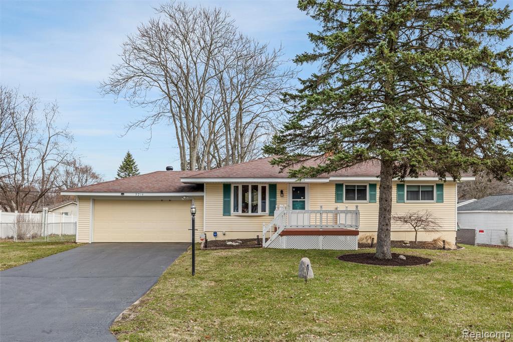 5214 Heath Avenue, Clarkston, MI — Photo 2