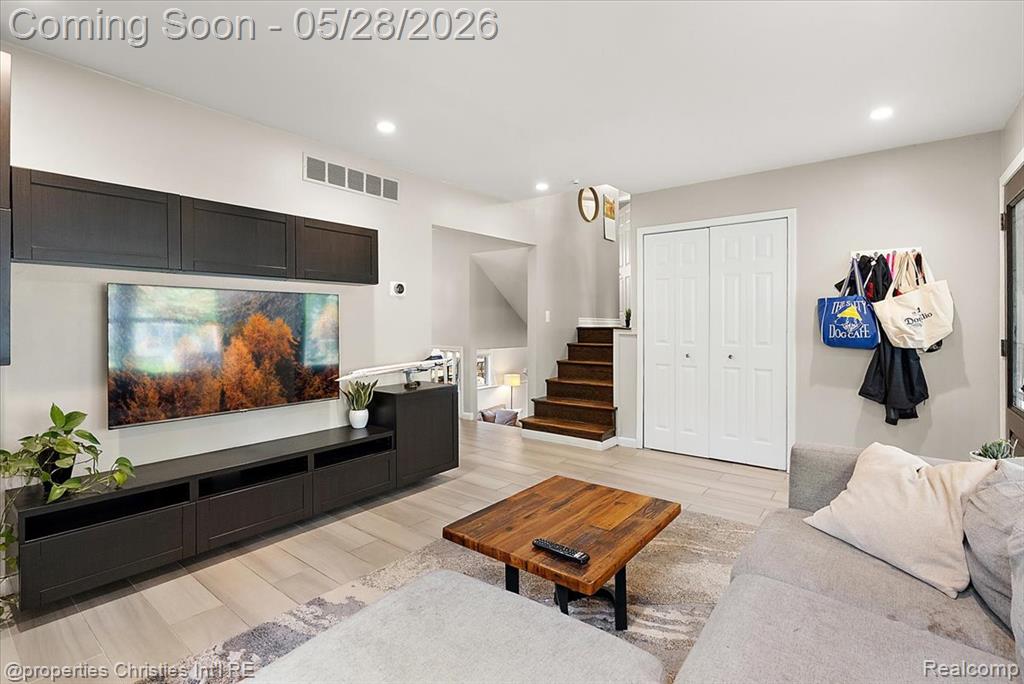 612 Royal Avenue, Royal Oak, MI 48073 — Photo 7