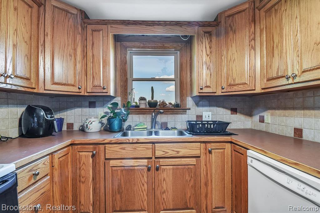10150 Easton Road, New Lothrop, MI 48460 — Photo 11