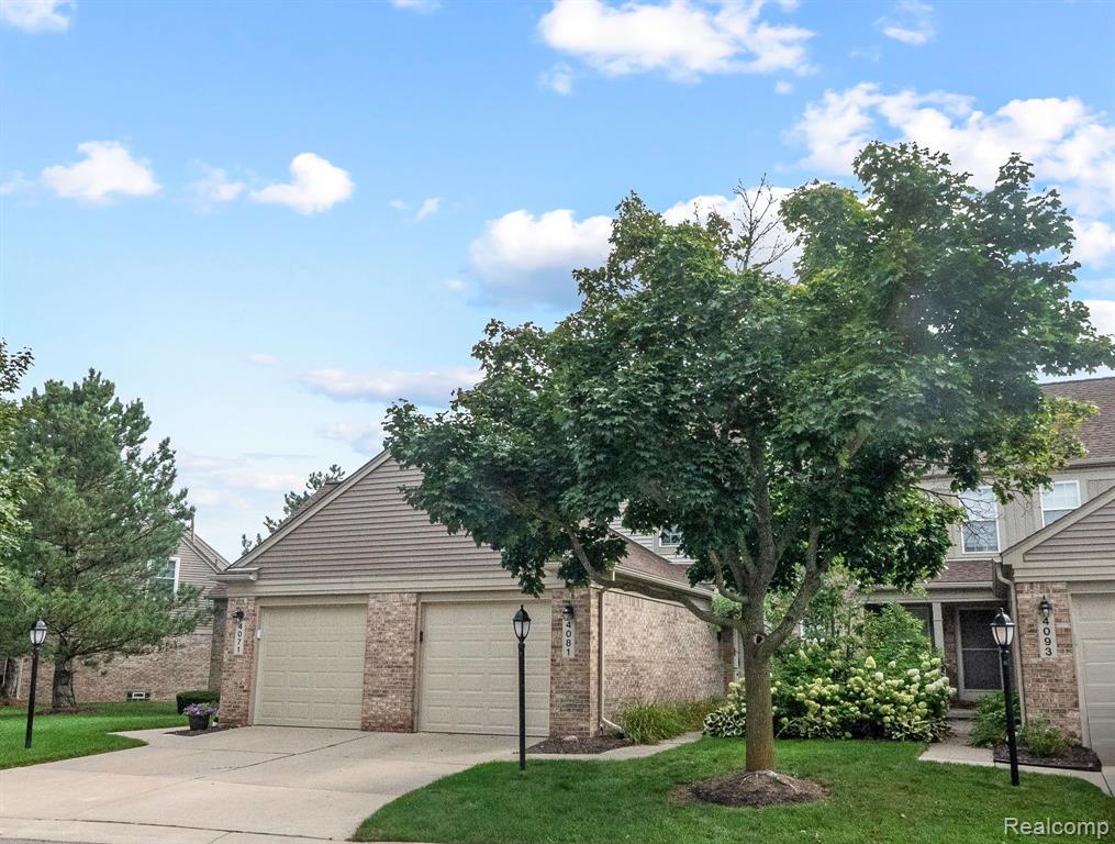 4081 HUNTERS Circle E, Canton, MI 48188 — Photo 24