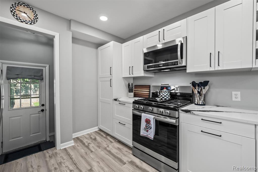 803 Oakridge Avenue, Royal Oak, MI 48067 — Photo 12