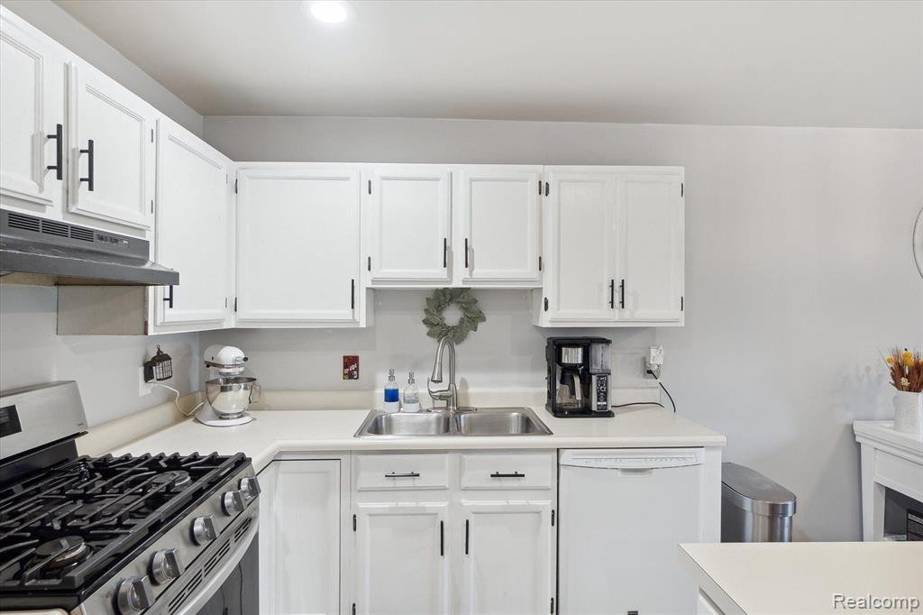 5231 COUNTRY WOOD Lane, Grand Blanc, MI 48439 — Photo 14