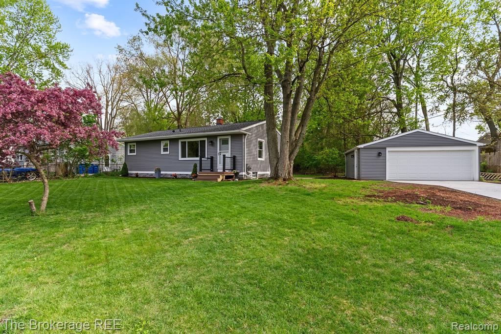 5857 BERKLEY Drive, Waterford, MI 48327 — Photo 34