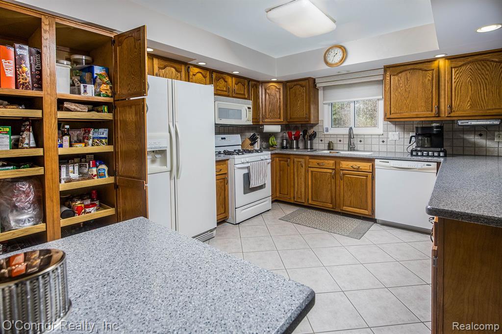 748 ALEXANDRIA Street, Marysville, MI 48040 — Photo 11