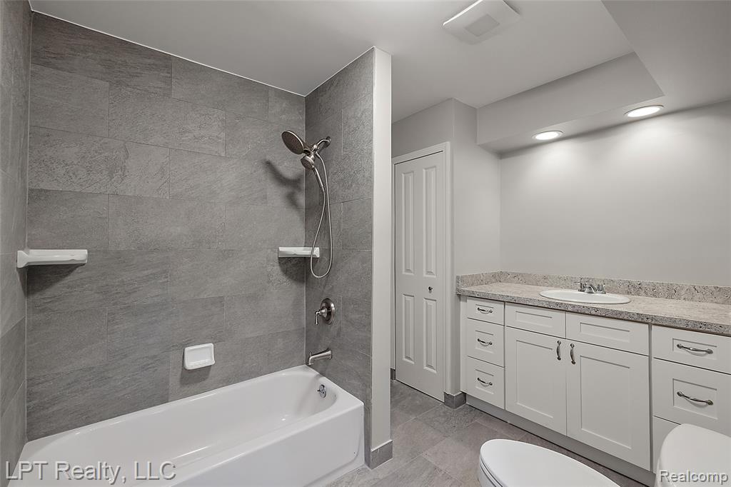 41400 Utica Road, Sterling Heights, MI 48313 — Photo 28