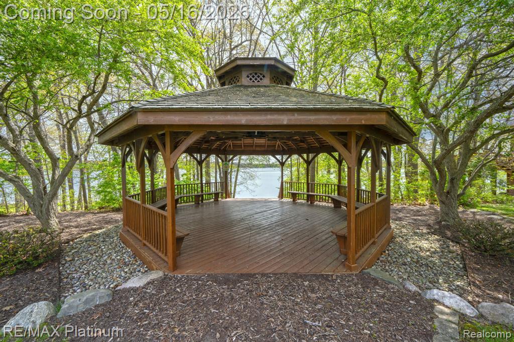 5043 Oak Bluff Court, Howell, MI 48843 — Photo 38