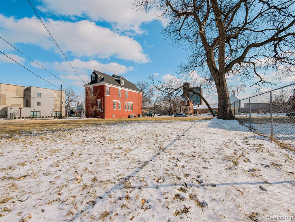 439 HORTON Street, Detroit, MI 48202 — Photo 7