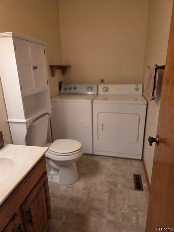 560 OAKBROOK Circle, Flushing, MI 48433 — Photo 16