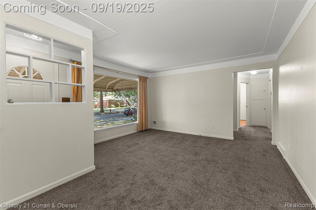 9001 Leverne, Redford, MI 48239 — Photo 4