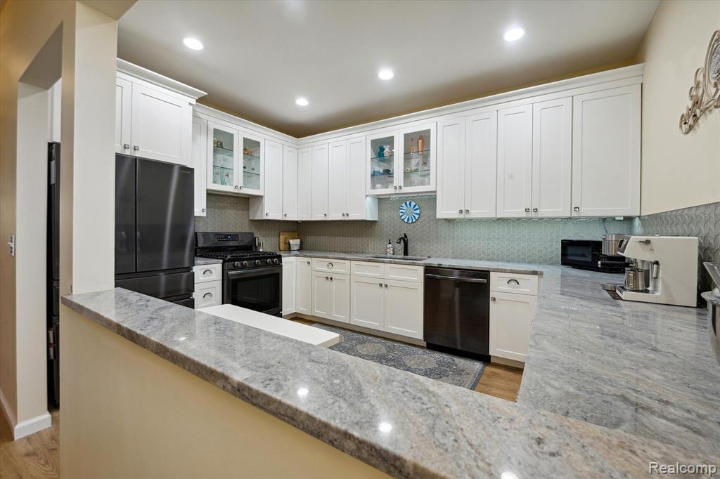 31187 LIVINGSTON Drive, Novi, MI 48377 — Photo 3