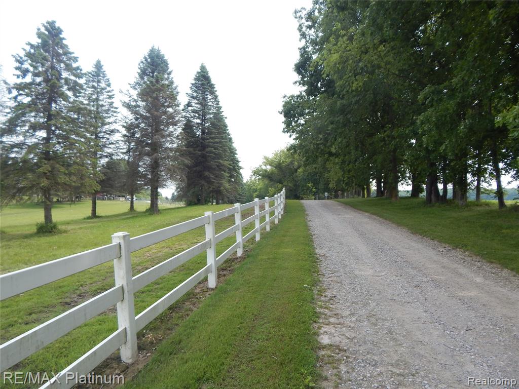 2025 W Rose Center Road, Holly, MI 48442 — Photo 21