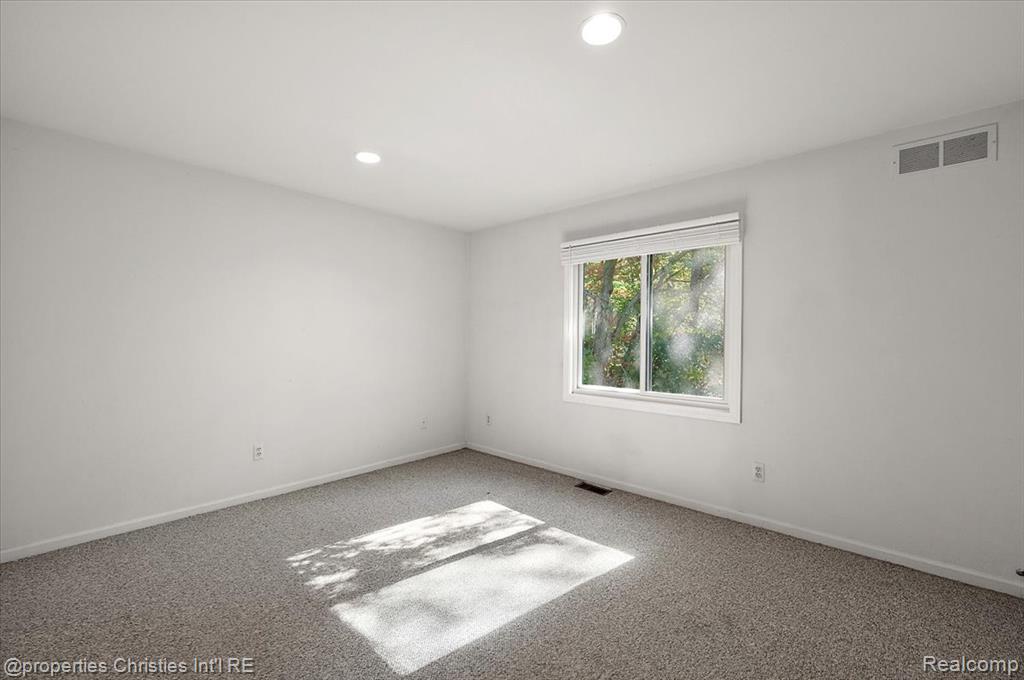 6835 High Ridge Road, West Bloomfield, MI 48324 — Photo 43