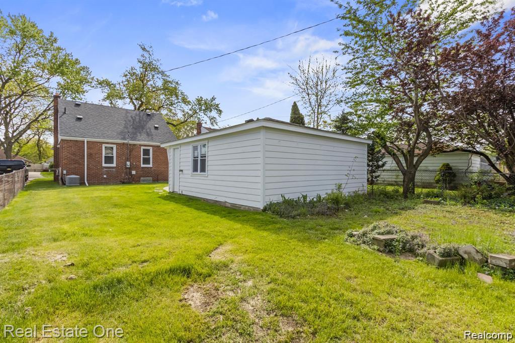 7267 Fenton Street, Dearborn Heights, MI 48127 — Photo 17