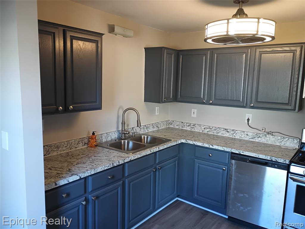 949 Boston Avenue, Waterford, MI 48328 — Photo 19