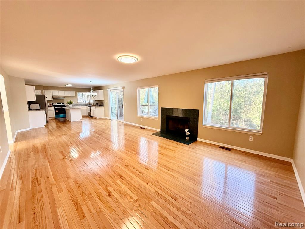 44000 Settlers Creek Court, Novi, MI — Photo 6