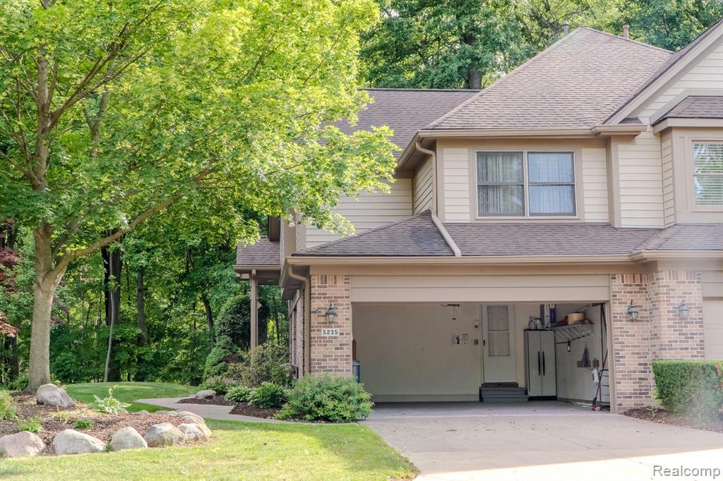 5235 Royal Vale Lane, 70, Dearborn, MI 48126 — Photo 2