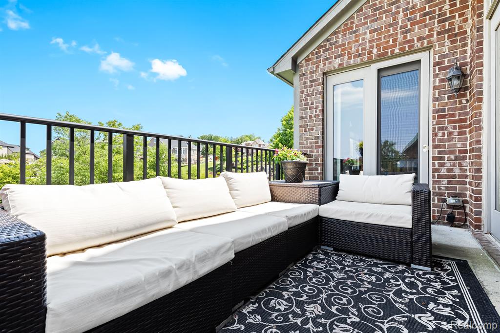 10815 SPARKLING WATERS Court, South Lyon, MI 48178 — Photo 26