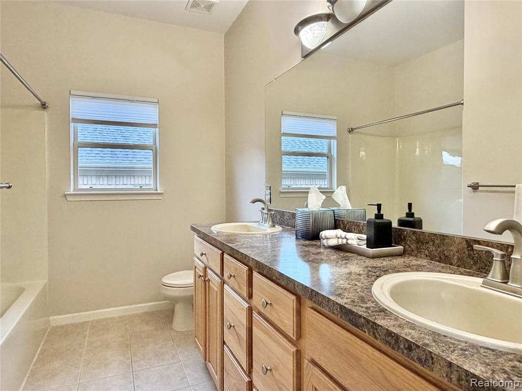 4438 Thornhill Drive, Auburn Hills, MI 48326 — Photo 24