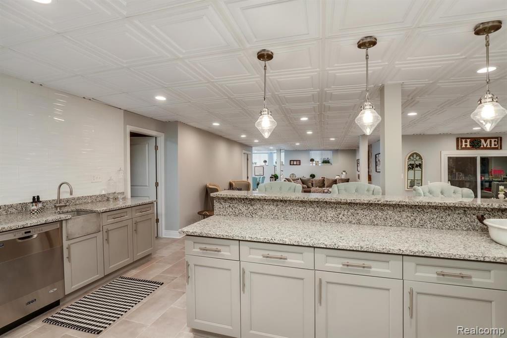 3960 HARVEST CREEK Court, Rochester, MI 48306 — Photo 29