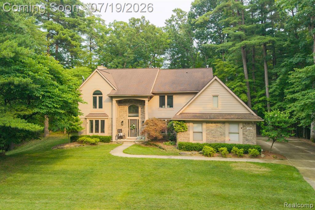 576 Indian Trail, Lake Orion, MI 48362 — front exterior