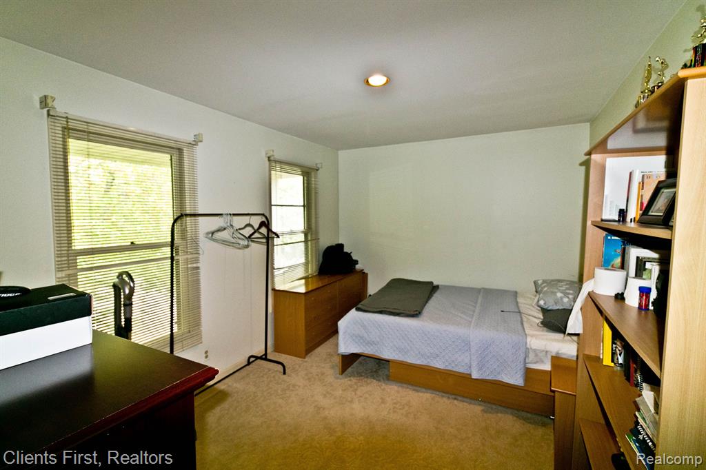 1030 FAIRMOUNT Drive, Ann Arbor, MI 48105 — Photo 20
