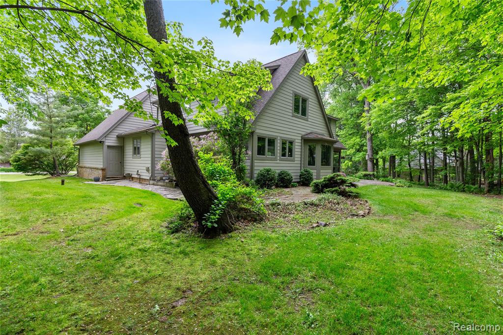 8268 Pine Lake Drive, Davisburg, MI 48350 — Photo 53