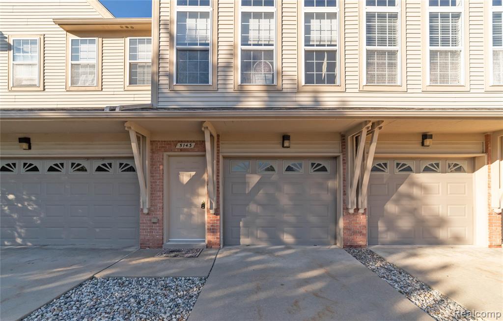 5143 Parsley Drive, Utica, MI 48316 — Photo 2