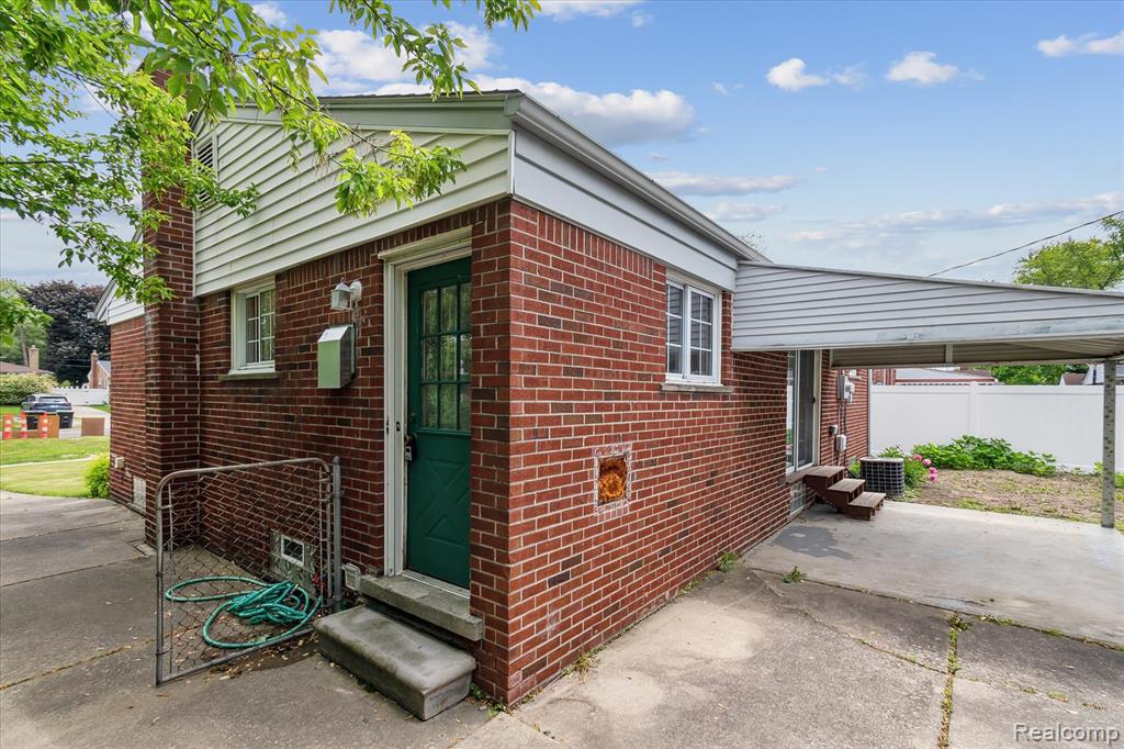 8242 MONROE Boulevard, Taylor, MI 48180 — Photo 24