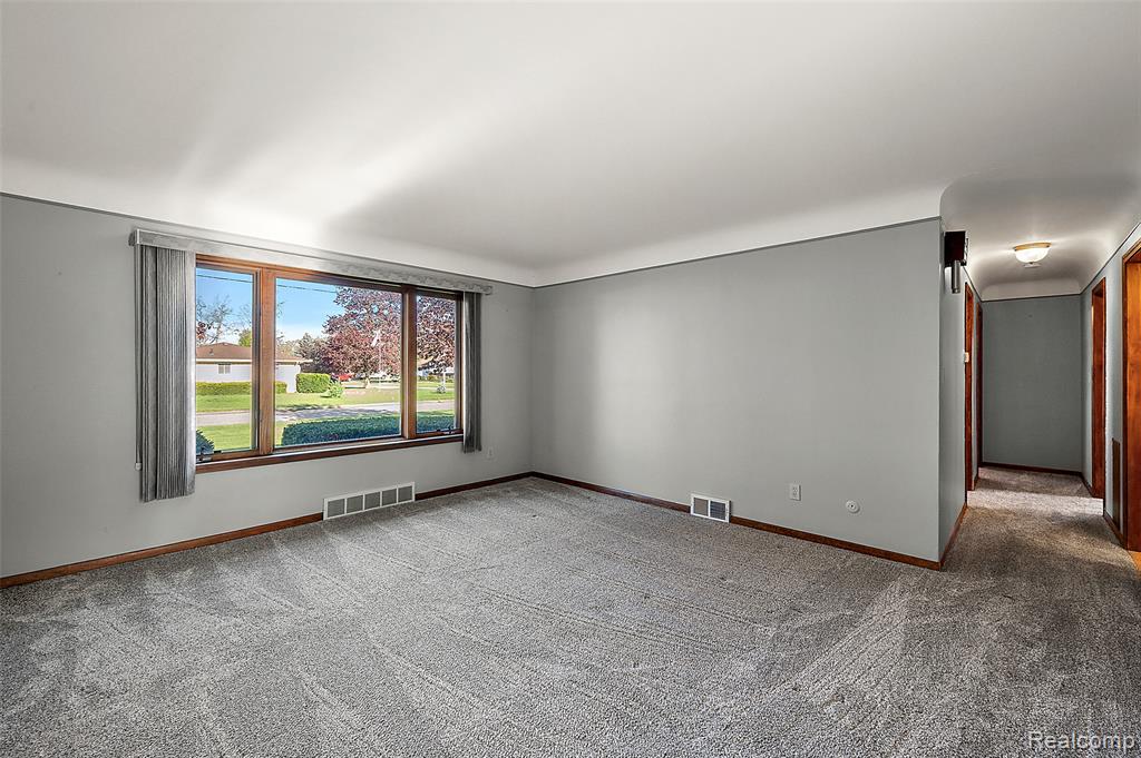 15 Pleasant Lake Drive, Waterford, MI 48327 — Photo 10