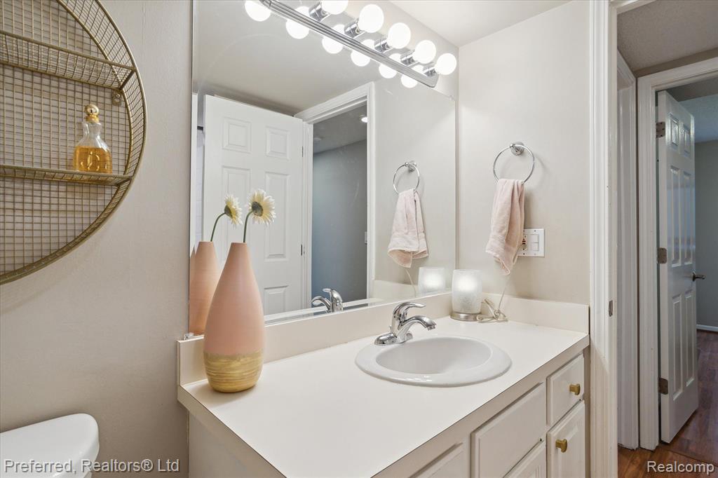 262 PINEWOOD Drive, Plymouth, MI 48170 — Photo 30