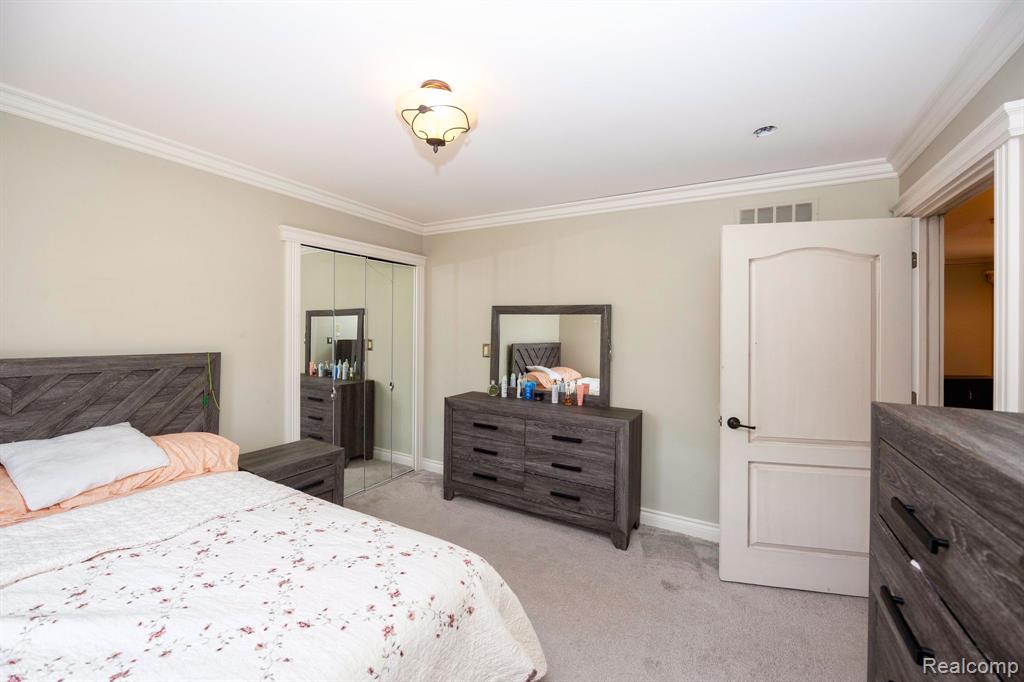 8401 Fenton Street, Dearborn Heights, MI 48127 — Photo 43
