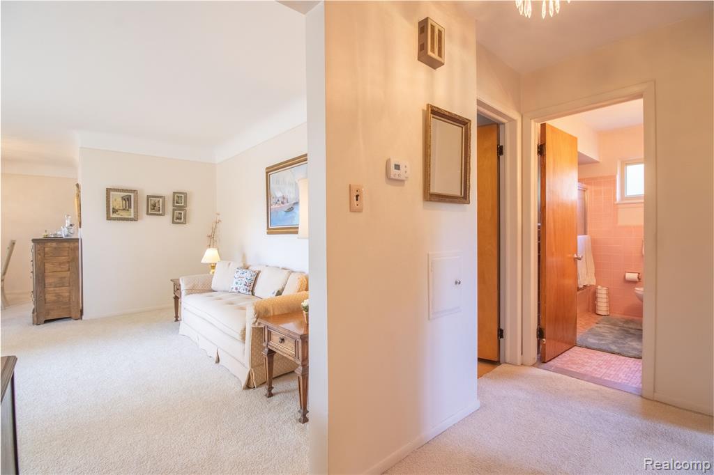 17058 W 13 Mile Road, Beverly Hills, MI 48025 — Photo 7
