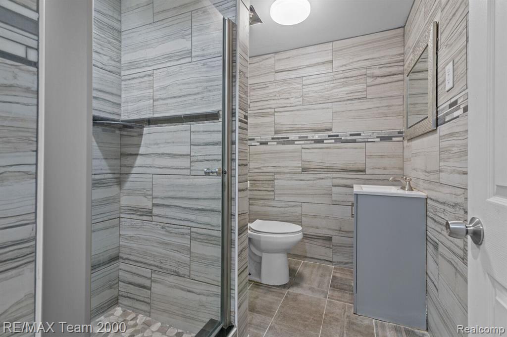 6751 N CHARLESWORTH Street, Dearborn Heights, MI 48127 — Photo 15