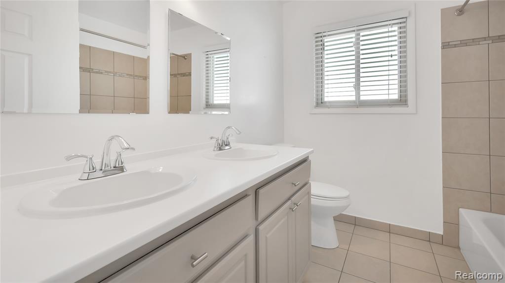42938 Gainsley Drive, Sterling Heights, MI 48313 — Photo 11