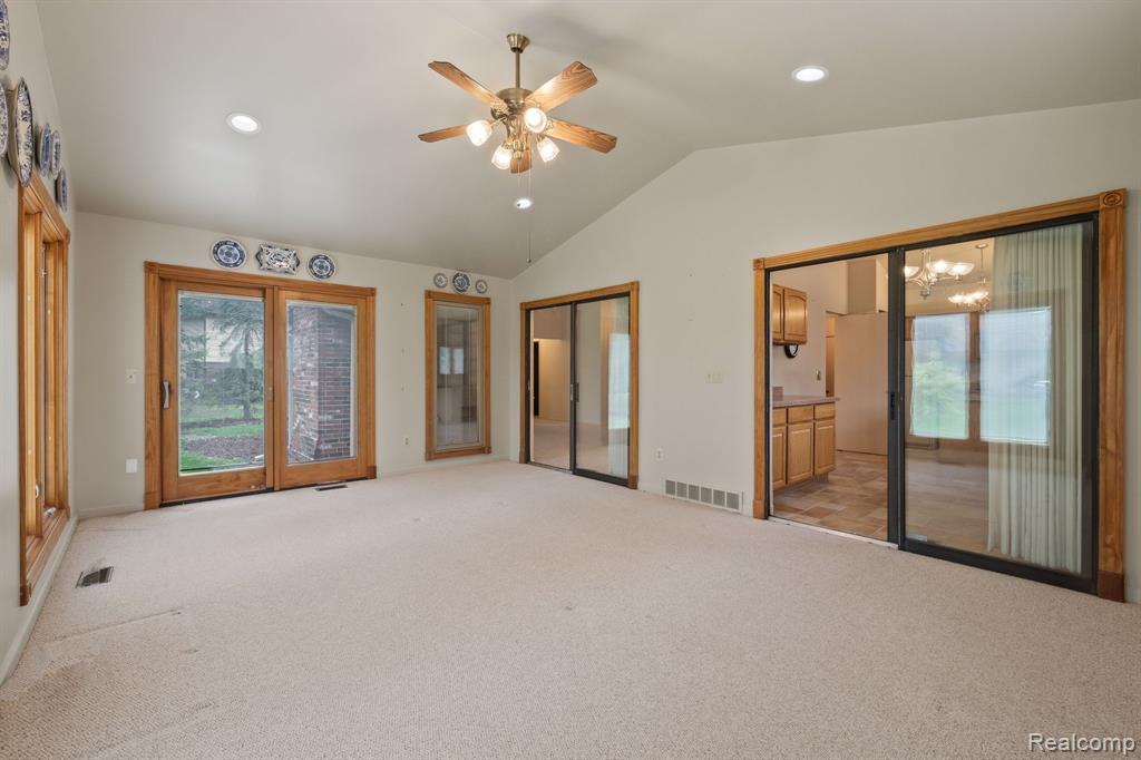 6435 DENTON Drive, Troy, MI 48098 — Photo 10