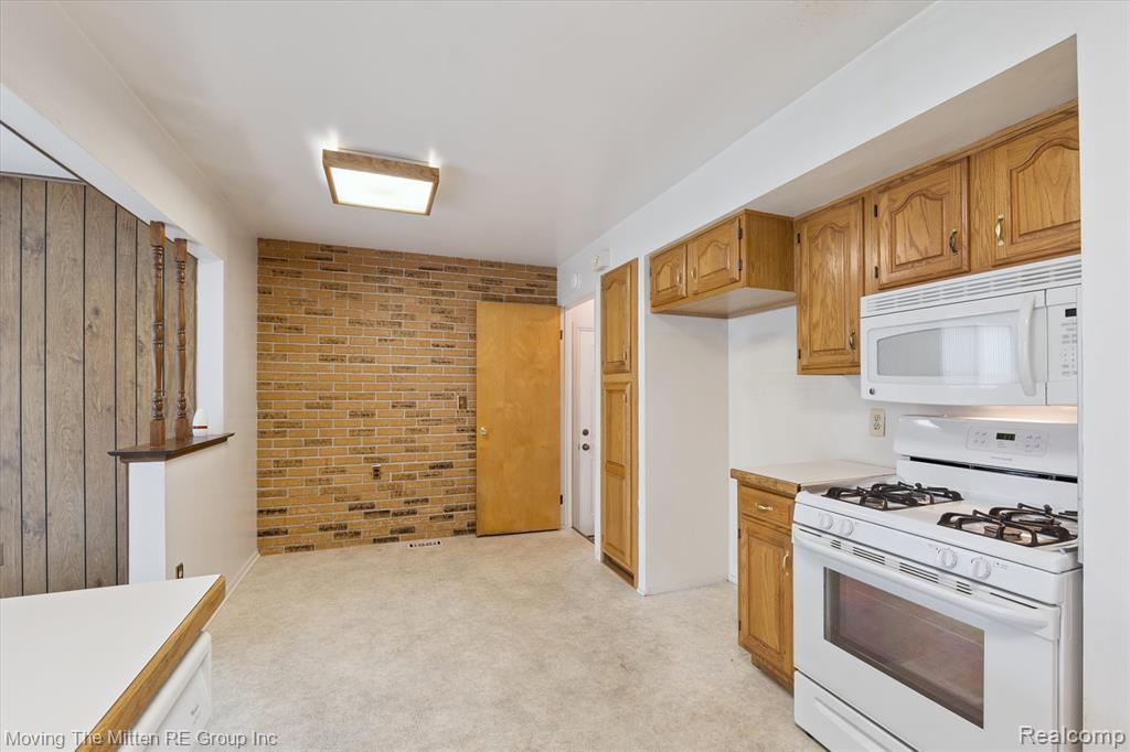 6484 Huntleigh Street, Garden City, MI — Photo 12
