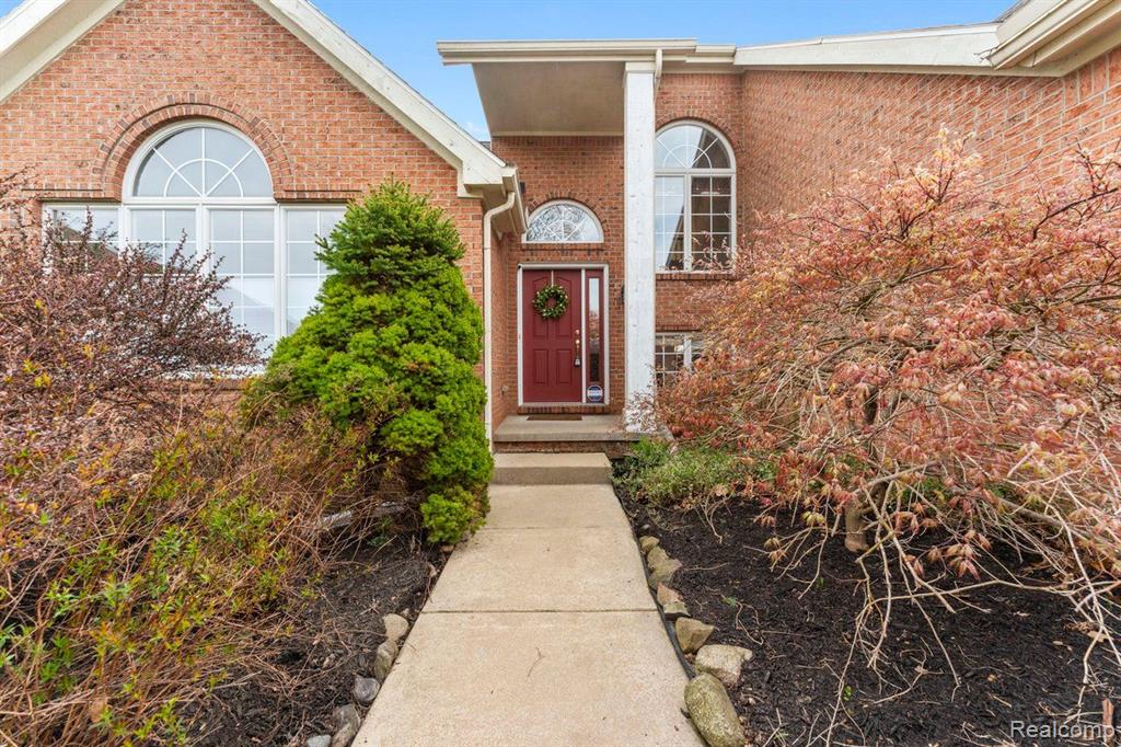 348 PEMBROKE Drive, Saline, MI 48176 — Photo 2