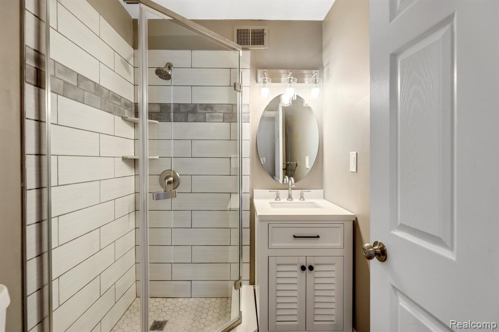 811 HUMPHREY Avenue, Birmingham, MI 48009 — Photo 15